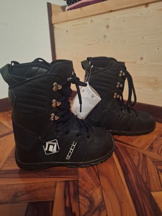 Scarponi snowboard, nr 36,5 nuovi