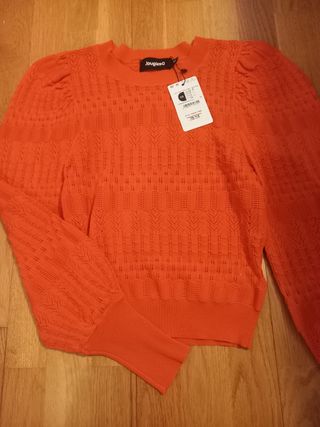 Camiseta de Desigual con etiqueta 