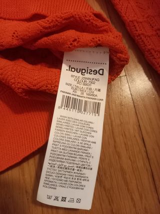 Camiseta de Desigual con etiqueta 