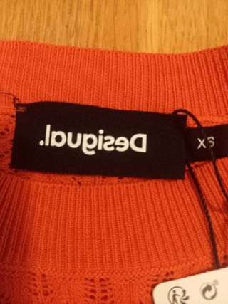 Camiseta de Desigual con etiqueta 