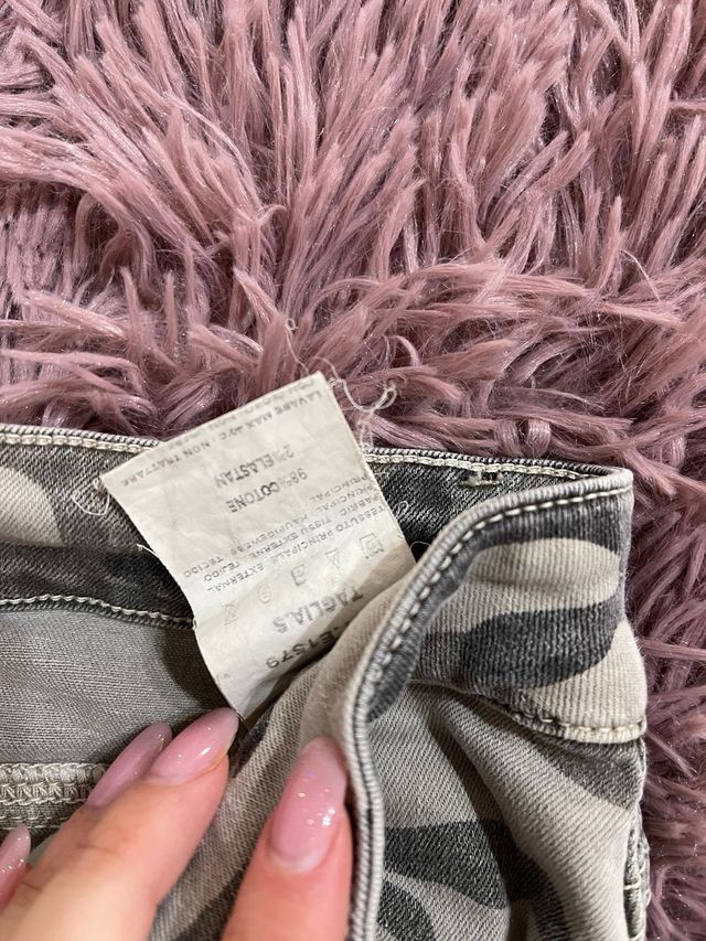 Pantaloni cargo slim fit militare