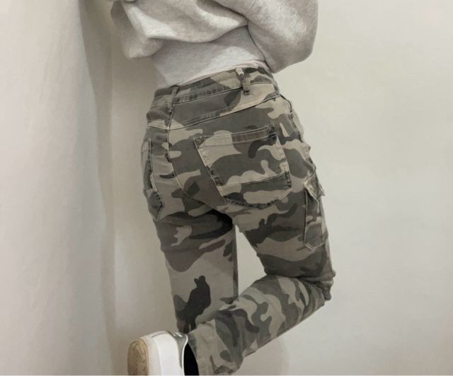 Pantaloni cargo slim fit militare