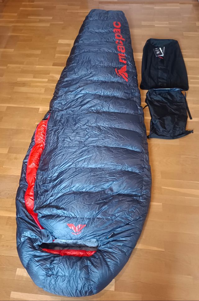 Saco de plumas marca neozelandesa Macpac