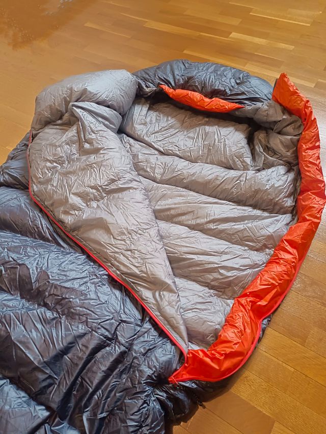 Saco de plumas marca neozelandesa Macpac