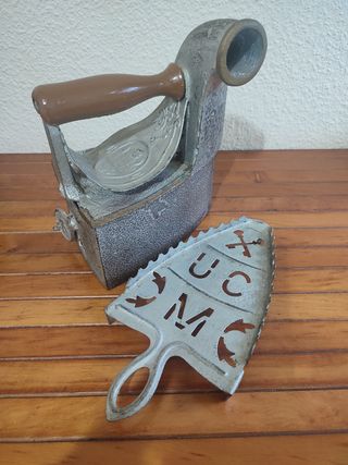 Plancha antigua de carbón