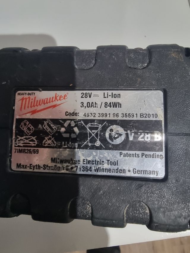 Carcasa bateria milwaukee