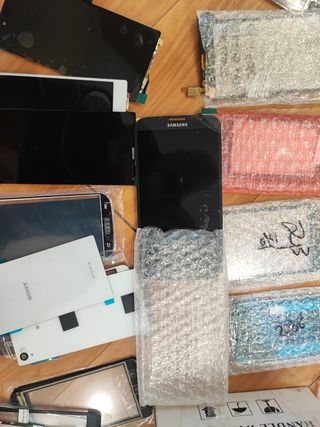 4 cajas pantallas telefonos