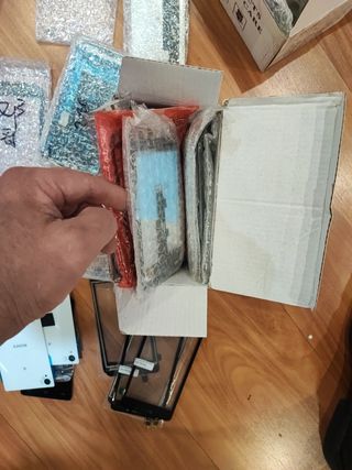 4 cajas pantallas telefonos