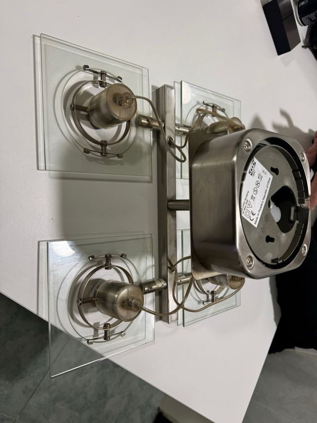 Lampara de techo  de Ikea. modelo Fuga .4 focos .2