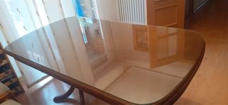 Conjunto mesa de salón de madera y seis sillas