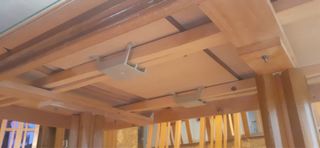 Conjunto mesa de salón de madera y seis sillas