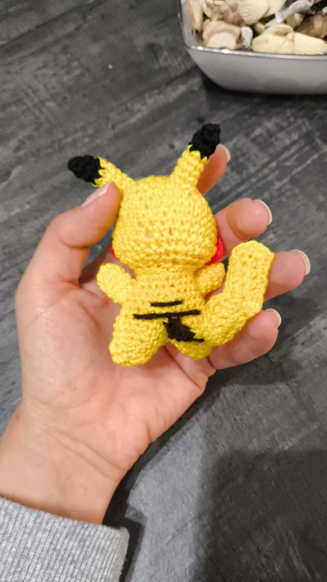 Peluche PIKACHU