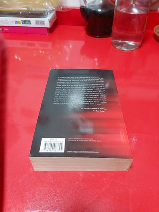 Sola ante el peligro