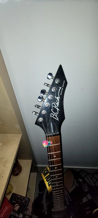 Guitarra electrica B C. Rich