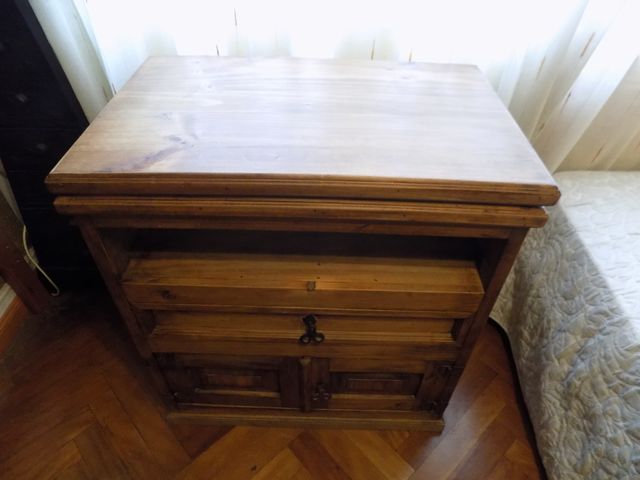 MUEBLE AUXILIAR DE MADERA MEJICANO