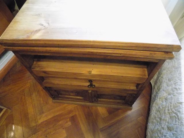 MUEBLE AUXILIAR DE MADERA MEJICANO