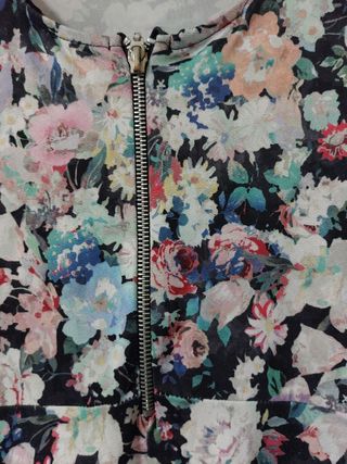 Mono corto flores .Berskha.Talla Xs