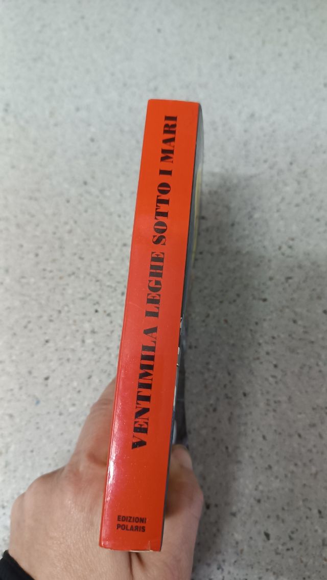 Libro ventimila leghe sotto i mari