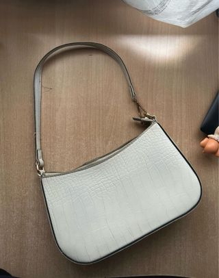 Bolso blanco cuero corto