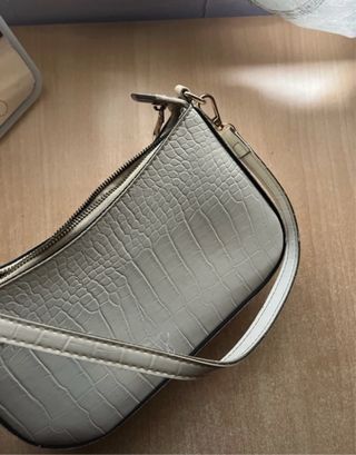 Bolso blanco cuero corto