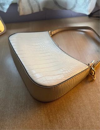 Bolso blanco cuero corto
