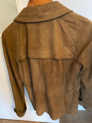 Gabardina corta de piel mujer