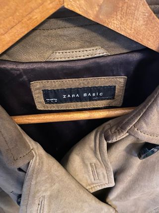 Gabardina corta de piel mujer