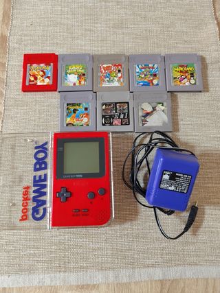 Game Boy Pocket con cargador