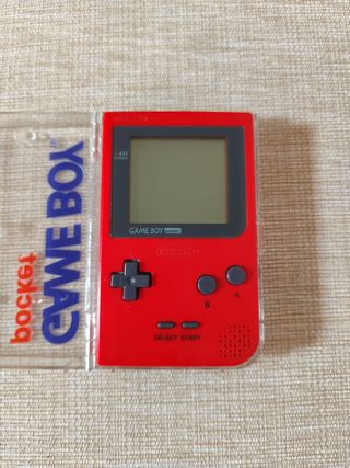 Game Boy Pocket con cargador