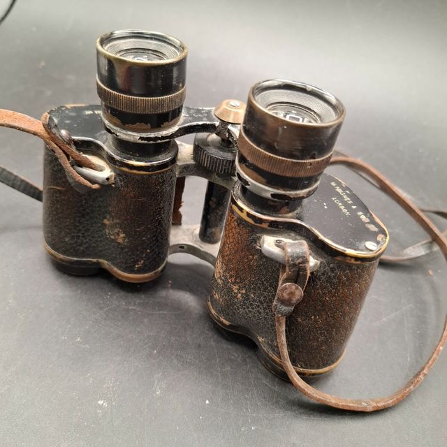 Prismáticos antiguos H. HUGHES & SON