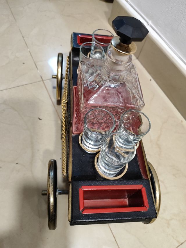 CARRUAJE LICORERA MUSICAL VINTAGE