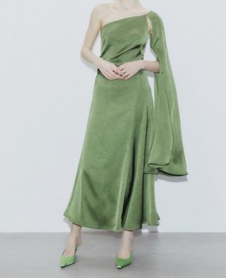 Vestido largo verde asimétrico