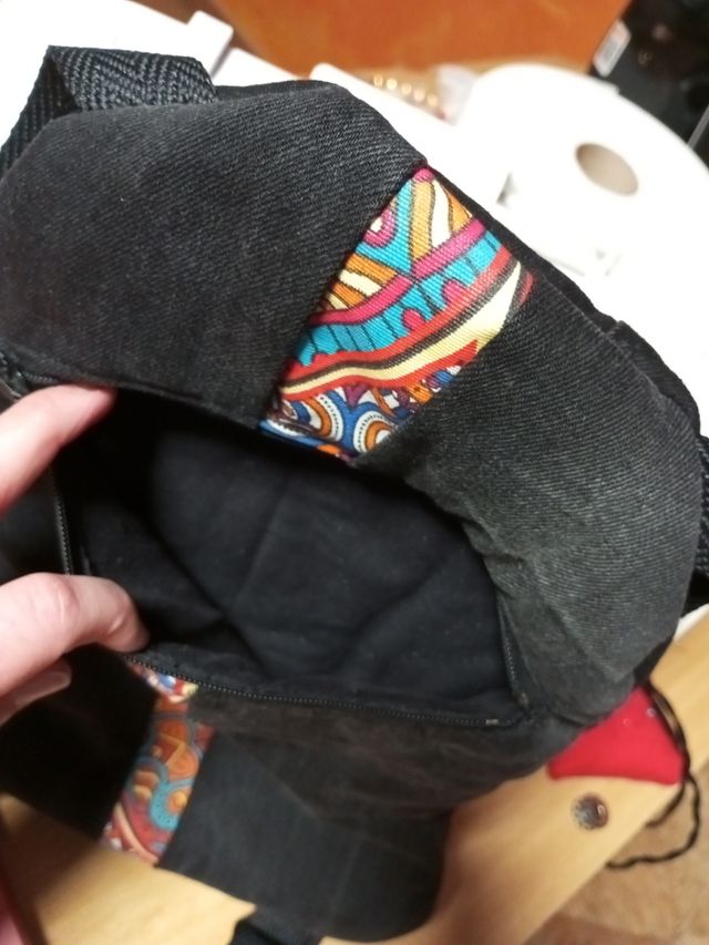 Mochila de tela vaquera hecha a mano.