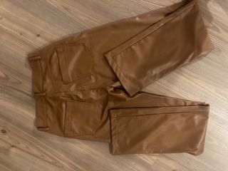 Pantalón marrón ZARA imitación piel 
