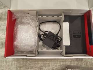 Nintendo Switch + Podémon Púrpura + The witcher