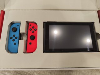 Nintendo Switch + Podémon Púrpura + The witcher