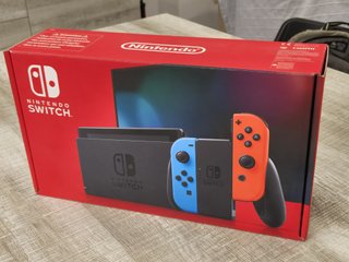 Nintendo Switch + Podémon Púrpura + The witcher