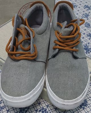 Zapatos sport talla 45 gris y mostaza marca NYC