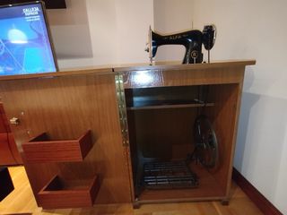 Máquina coser costura Alfa con mueble