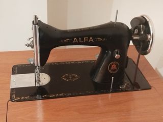 Máquina coser costura Alfa con mueble