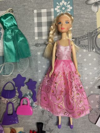 Muñeca con todos los accesorios