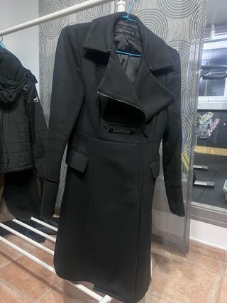 Abrigo negro paño Zara TXS