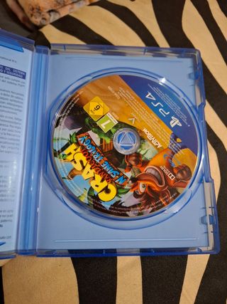 PlayStation 4 slim 1TB + Juego