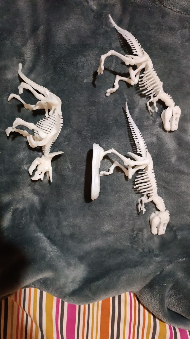 3 Maquetas de dinosaurios 