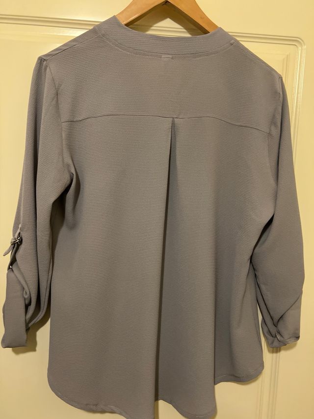 Blusa gris sedosa