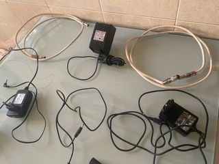 Vários fios/adaptadores e carregadores