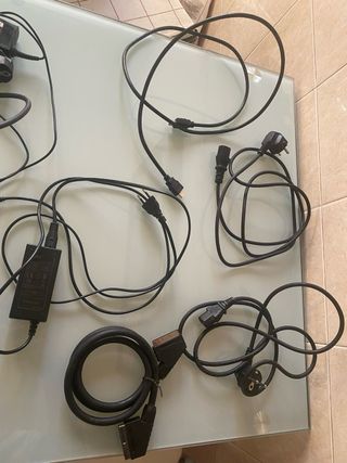 Vários fios/adaptadores e carregadores