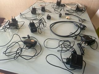 Vários fios/adaptadores e carregadores