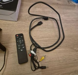 CINÉFLIX TM LED MINI PROJECTOR PORTATIL