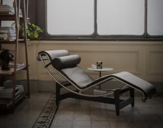 Poltrona estilo LC4 Le Corbusier